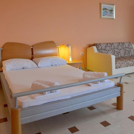 Blue Oasis Aparthotel Primosten Bagian luar foto
